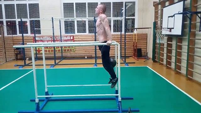 Отжимания на брусьях с дополнительным весом 32 кг 38 повторений смотреть онлайн