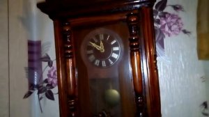 Механические настенные часы,в деревянном корпусе-ретро