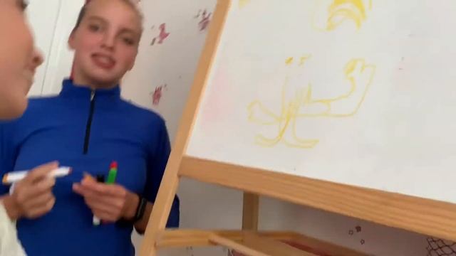 Челендж: Рисуем друг друга закрытыми глазами ? // Евсейка смотреть онлайн