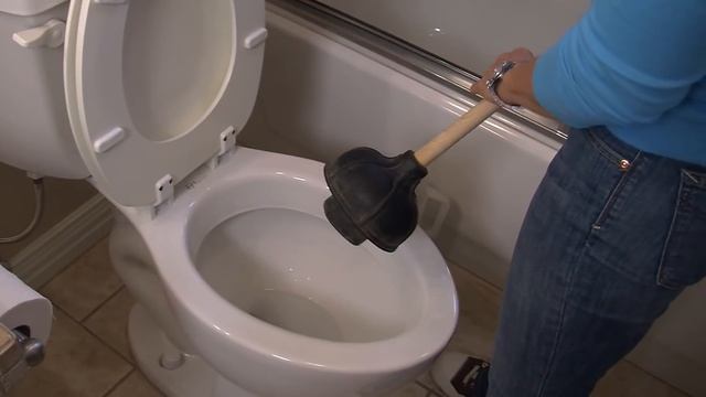 How to Unclog a Toilet | Tips from Mr. Rooter Plumbing смотреть онлайн