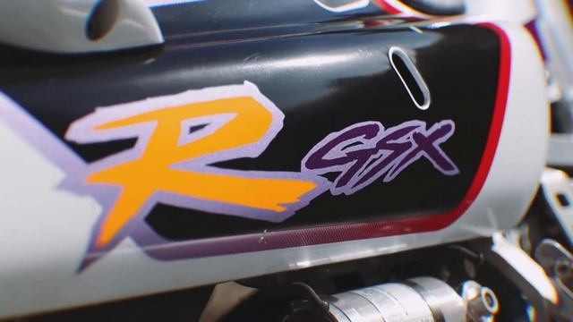 Suzuki GSX-R. Почти идеальный спортбайк. смотреть онлайн