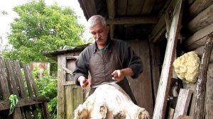 Мездрение и разбивка шкур