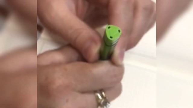 Из Ручки вышел червяк.. ? смотреть онлайн