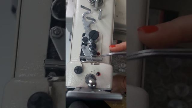 Заправка нити в пуговичную машинку. Sibur. смотреть онлайн