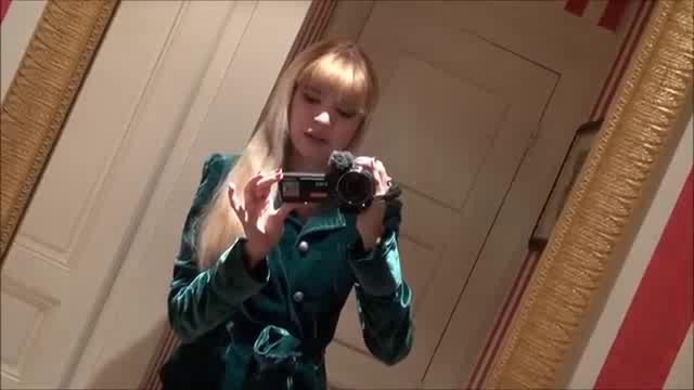 Блондинка собирается в ресторан смотреть онлайн