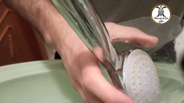 Показываю, как я за 15 минут очистил лейку душа от извести и камня смотреть онлайн