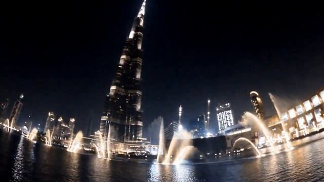 Шоу фонтанов у небоскрёба Бурдж-Халифа в центре Дубая - Dubai Fountain смотреть онлайн