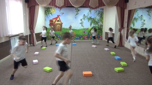 Танцы для детей. Бег с заданиями. Упражнение для детей 5-7 лет. смотреть онлайн