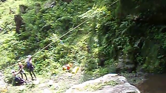 Canyoning in India with Top Rock Adventures : how to remoove a tree ! 1st смотреть онлайн