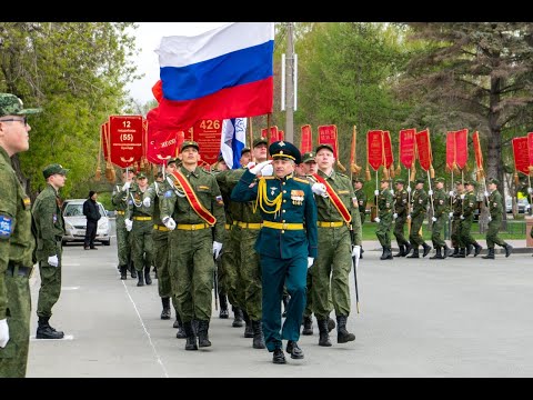 Торжественное построение и возложение цветов