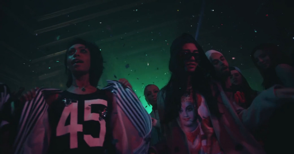 Kristina Si - Мне не смешно смотреть онлайн