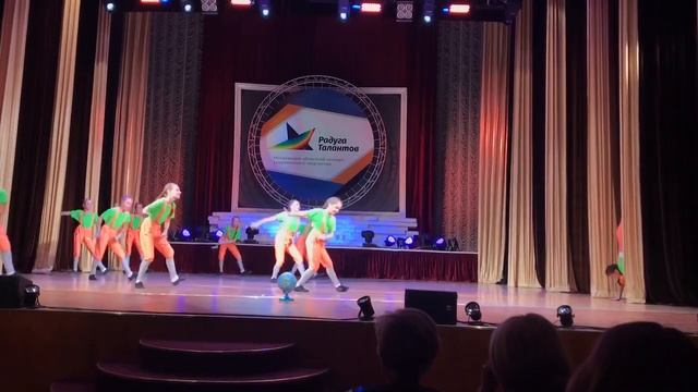 хореографическая студия Авангард, группа Пчелки смотреть онлайн