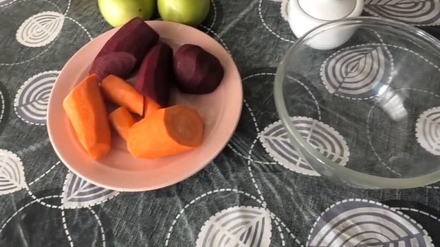 Очень простой и вкусный салат из свежей свеклы и морковки смотреть онлайн