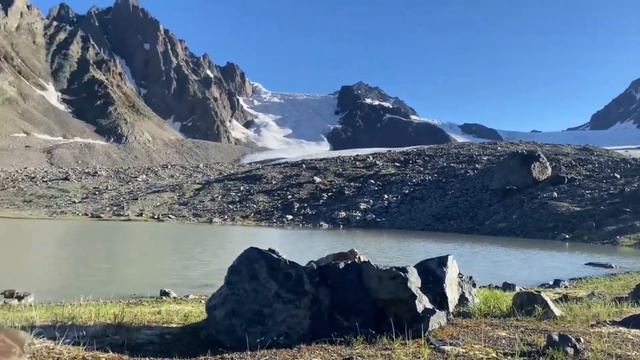 Озеро около горы Казбеги смотреть онлайн