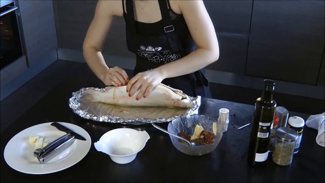 Форель, фаршированная артишоками и сушенными томатами (за 10 минут!) смотреть онлайн