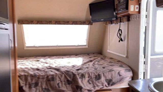 Обзор ДОМОВ НА КОЛЁСАХ и ПРИЦЕПОВ-ДАЧ в Америке. Сколько стоят дома для путешествий в США. смотреть онлайн