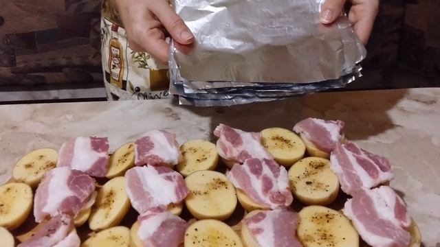 Картофель с мясом в фольге запеченный  в углях! Едем на природу!