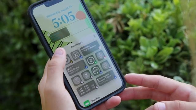 OneUI 5 vs iOS 16 - Detailed Comparison! смотреть онлайн