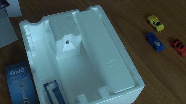 Oral B Pro 100 Gum Care Electric Toothbrush with Travel Case Unboxing смотреть онлайн