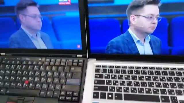 Разница между матрицами. Слева 12,5" TN 1366x768, справа 14" IPS FHD. Обе матовые. смотреть онлайн