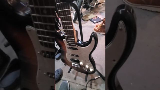 $40 fender starcaster: pw29 bridge installed and Hipshot locking tuners. full sized not squier siz смотреть онлайн