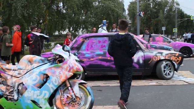 День города Россошь, Разукрасили смывающейся краской автомобили, waterpaint смотреть онлайн