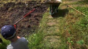 Дача. Как легко вспахать целину руками. #семьянадаче