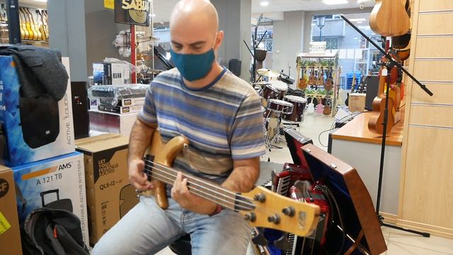 Ibanez SR1000 4-String Electric Bass Guitar смотреть онлайн