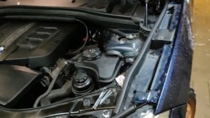 BMW X1 замена лампочки в фаре