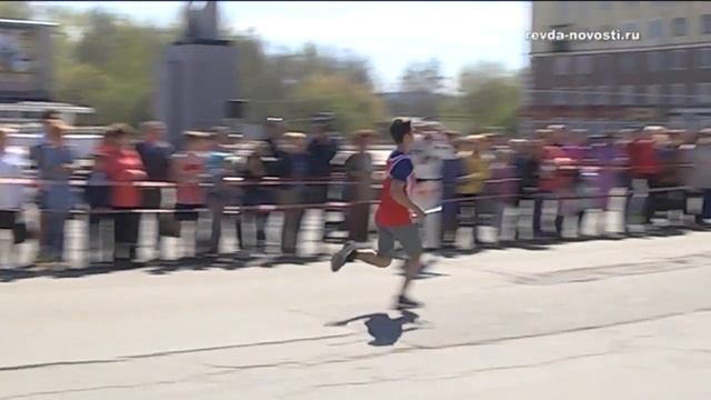 В Ревде СУМЗ и школа №3 победили в легкоатлетической эстафете. Видеосюжет смотреть онлайн