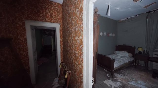 ABANDONED 1600’s Mansion With EVERYTHING Left Inside ~ Frozen In Time смотреть онлайн
