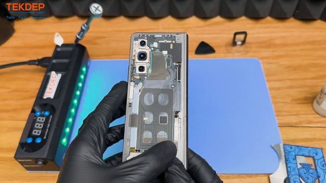 Samsung Galaxy Fold 5 Teardown | Disassembly & Repair Guide смотреть онлайн