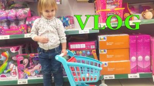ВЛОГ Потеряли Алину в магазине Идем  в кафе  Покупки в магазине Новая игрушка  VLOG