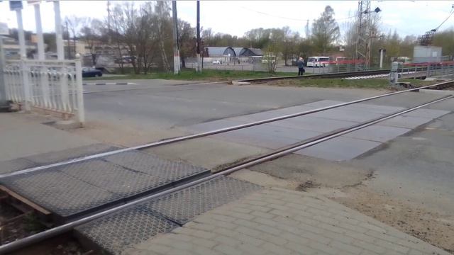 Электропоезд ЭД4МК-0118 НЕВА На станции Ораниенбаум-1 Сообщением Калище-Санкт-Петербург Балтийский смотреть онлайн