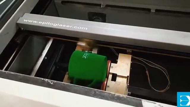 Лазерная гравировка кружки с поверхностью soft touch на нашем производстве смотреть онлайн