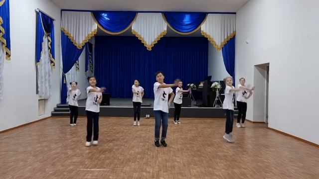 Современный танец "Tik Tok" группа "Ренессанс" смотреть онлайн