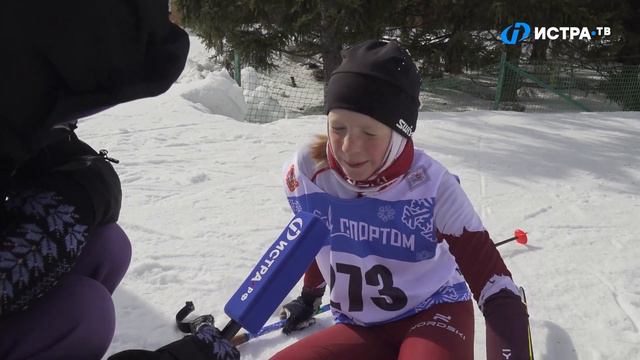 Более тысячи лыжников приехали в Головино поздравить Алексея Холостова смотреть онлайн