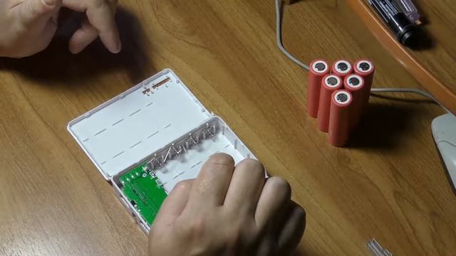 Зарядка для аккумуляторов 18650. Корпус для Power Bank. Распаковка и тест. смотреть онлайн