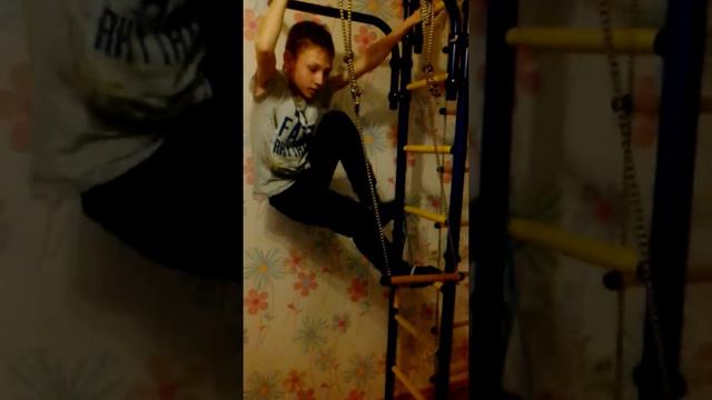 Чем можно заняться дома))веселье)))смех))1) смотреть онлайн