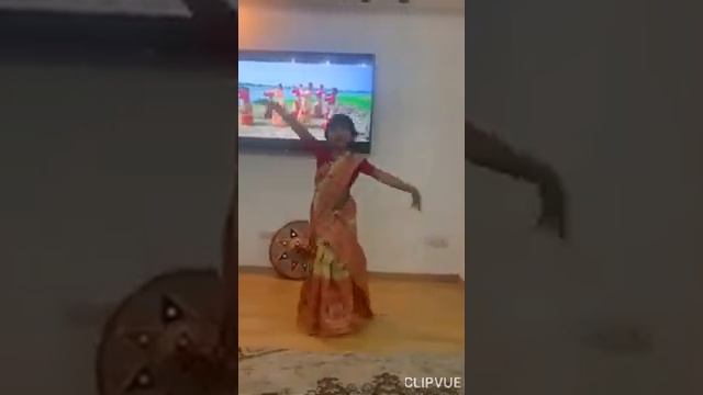 Hiral Bagaria traditional dance Performance on 26th January 2021 Competition Bihu Northeast Assam смотреть онлайн