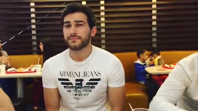 YUMOR DUNYASI | Vesiqen Dostuvun Eline Keçerse