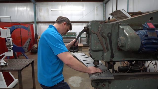 Lets Build a 74 Toyota FJ40 - Rear Inner Fender - Part 2 смотреть онлайн