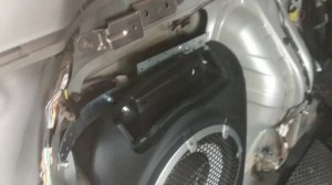 установка штатного сабвуфера и не штатного усилителя аутлендер хл