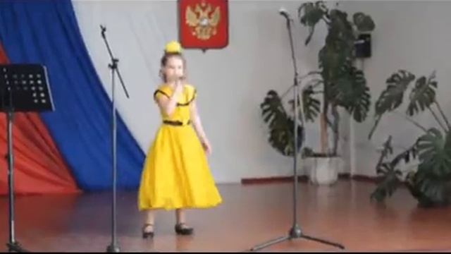 Выступление Анны Фоминой на День призывника в Морозовске смотреть онлайн