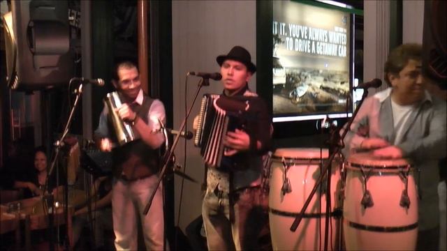 HERNANDO ARIAS Y LA TROPICAL VALLENATA en vivo 26 may 2012 смотреть онлайн
