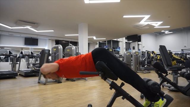 Упражнение Дня. Гиперэкстензия. Техника, ошибки, варианты выполнения. смотреть онлайн