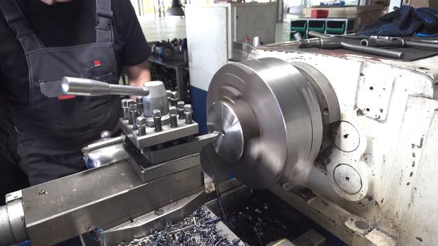 Выдавливание прессом отражателя для смесителя. смотреть онлайн