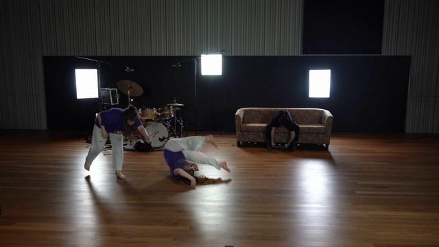 Nothing To Do With It - Erin Taube / Anna Tolotchkov / Benjamin Graham смотреть онлайн
