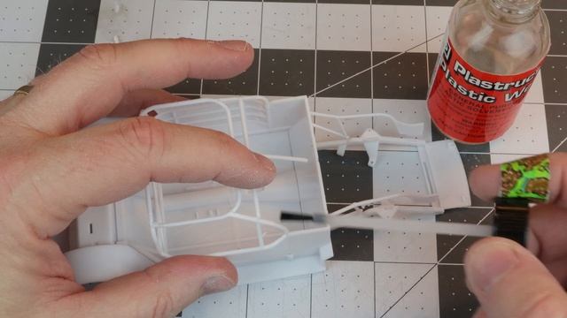 NASCAR MODEL TIPS: How to build a Joey Logano #22 Pennzoil Ford Fusion in 1/24 scale. Part #1 смотреть онлайн