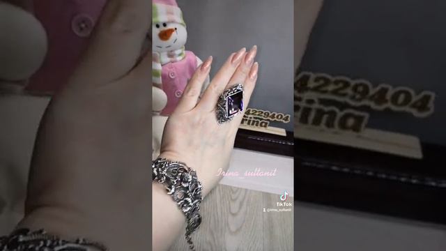 В НАЛИЧИИ 5.01.22г Кольцо в Единственном экземпляре. 19 размер. камень СУЛТАНИТ #султанит смотреть онлайн